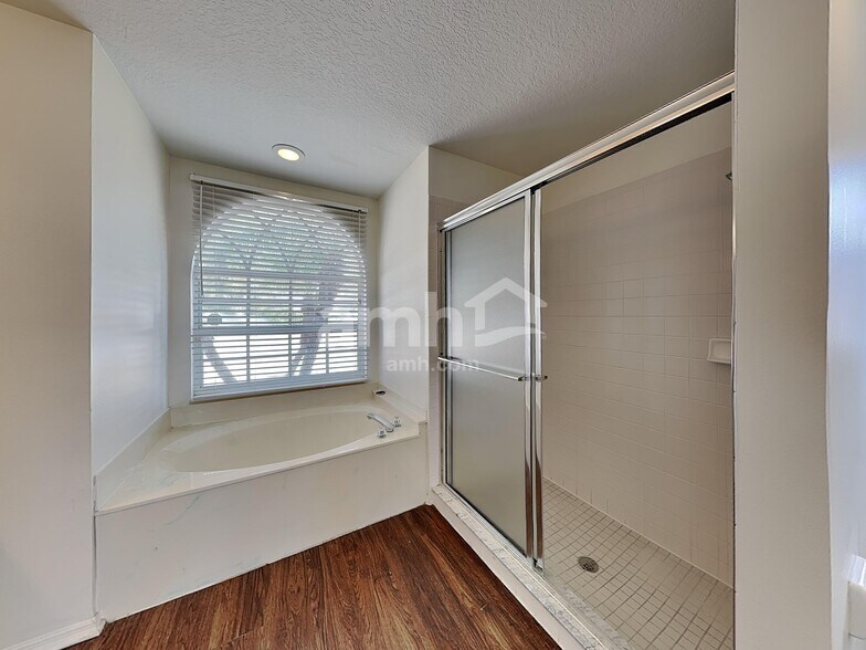 Building Photo - 3118 37th Ter E