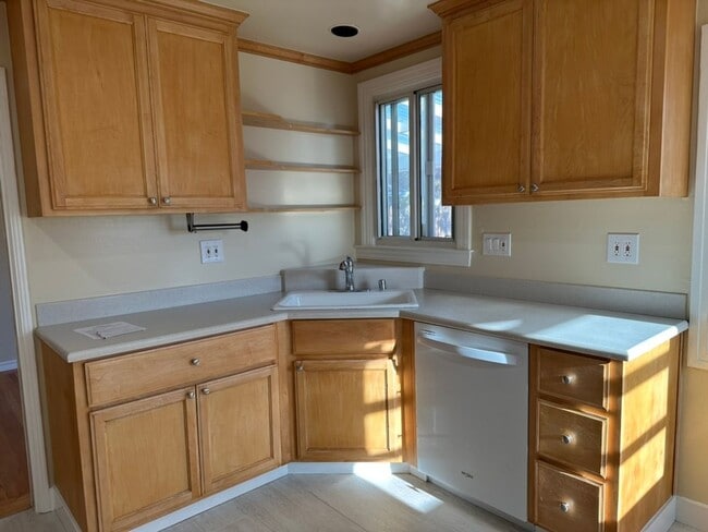 Building Photo - Epic REA - Great Home w/2 BR/1 BA Plus Bonus Loft in Mills Park Neighborhood