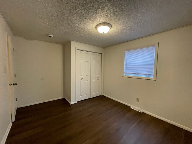 Building Photo - Three Bedroom Home in Portage