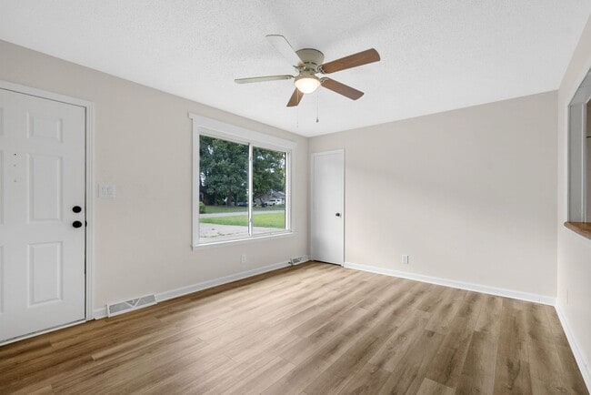Building Photo - 3 Bedroom Pet Friendly Home For Rent with ...