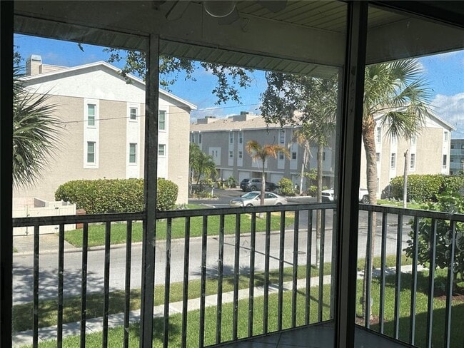 Building Photo - 230 Sun Vista Ct N