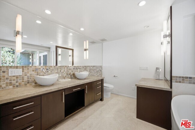 Building Photo - 2065 Outpost Dr