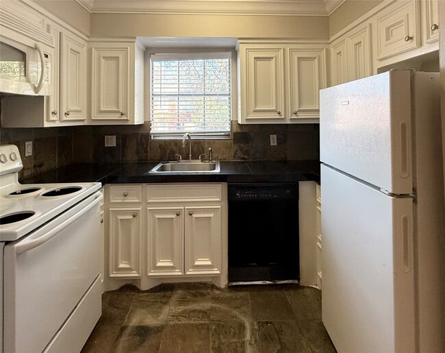 Building Photo - 1903 Portsmouth St