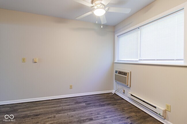 Building Photo - 5915 Devington Rd