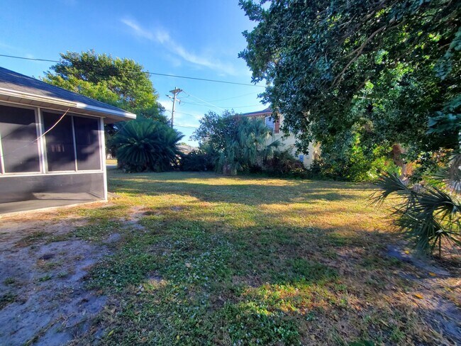 Building Photo - 1436 SE 33rd Terrace