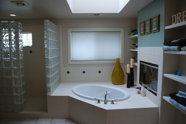 Building Photo - 20522 NE 23rd Ct