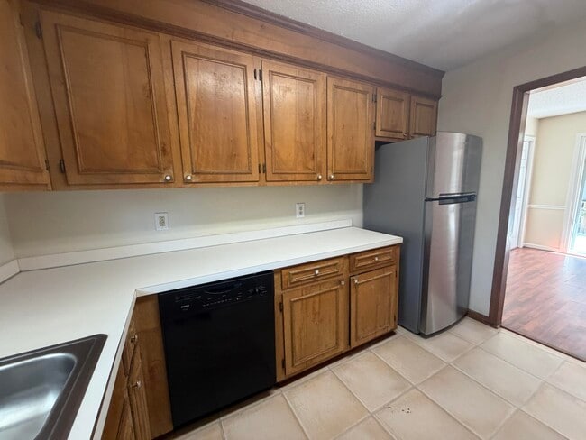 Building Photo - 720 Marigold St