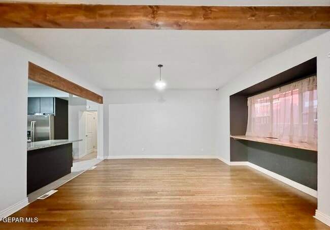 Building Photo - 1305 E Rio Grande Ave