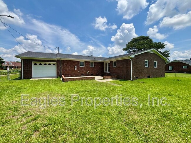 Building Photo - 657 Saulston Rd