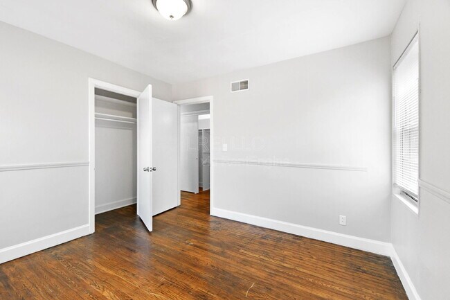 Building Photo - 2211 Gerald Ct