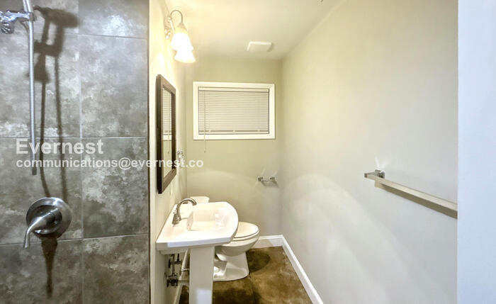 Building Photo - 244 E Haven Dr