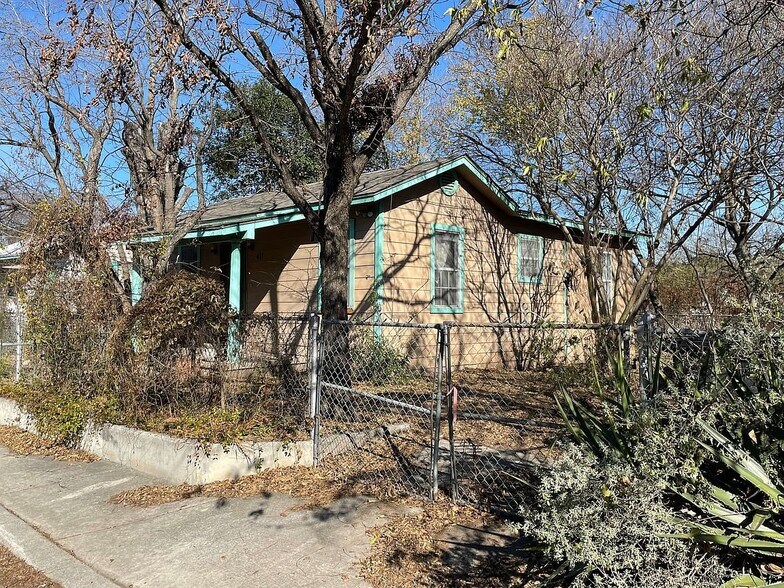 Building Photo - 411 E Lachapelle