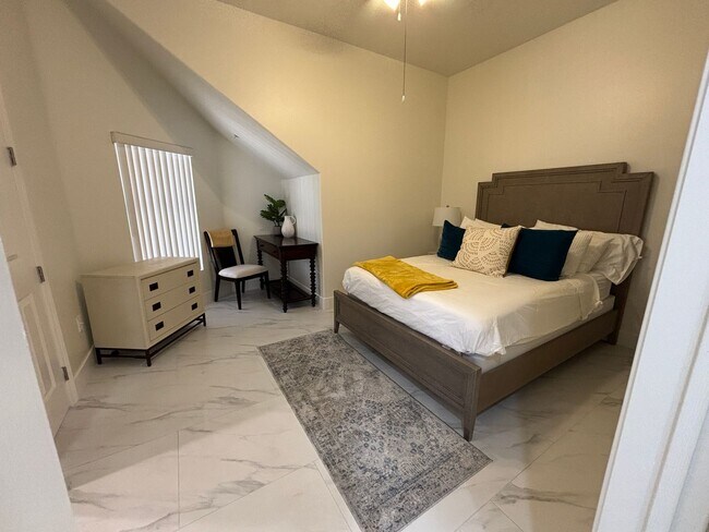 Building Photo - Furnished Scottsdale Condo w/2 car garage