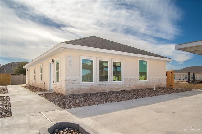 Building Photo - 18 Vision St