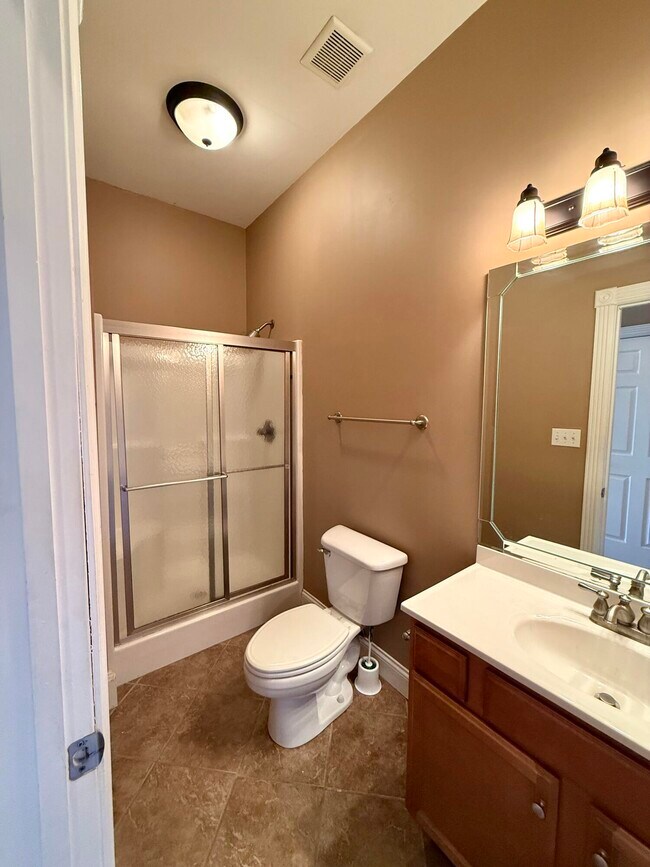 Building Photo - 98 Melrose Dr