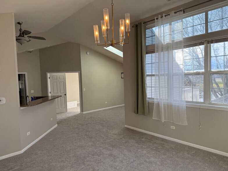 Building Photo - 2947 Rutland Cir