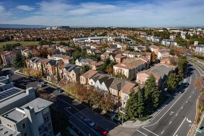 Building Photo - UPGRADED HOME IN HIGHLY CENTRAL SETTING.  RARE 3-BED/3-BATH FLOOR PLAN!