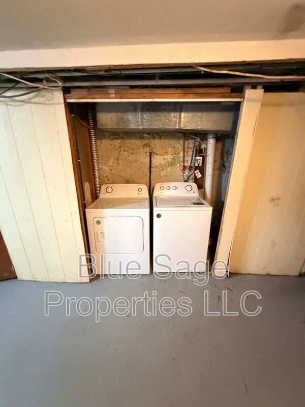 Building Photo - 15 King Ave