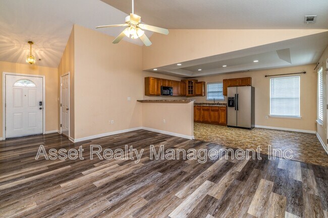 Building Photo - 801 Colonial Estates Way