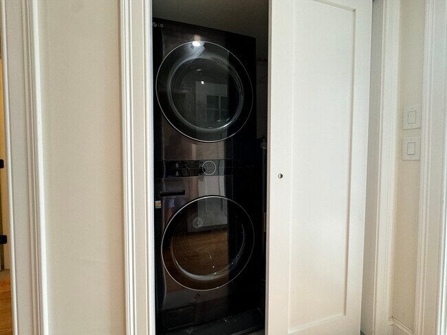 Building Photo - 298 Washington St