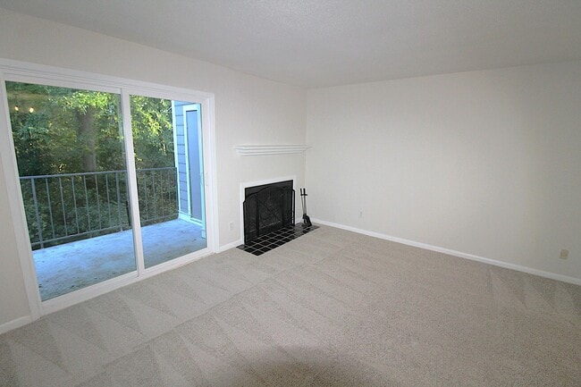 Building Photo - 2 Bedroom Condo in South Park!