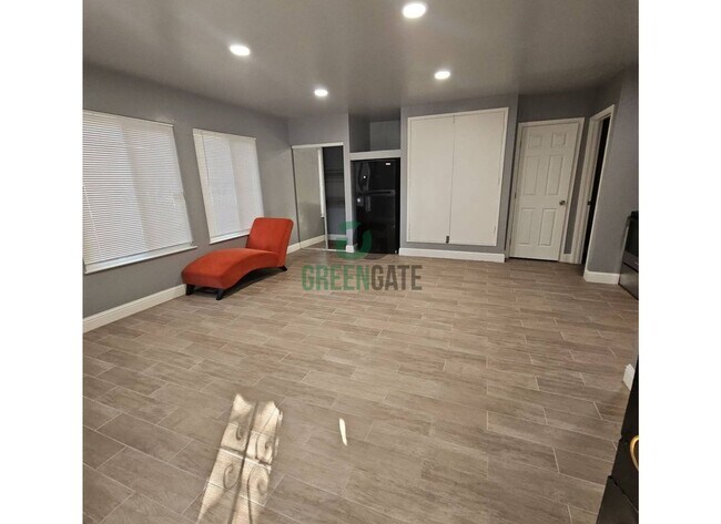 Building Photo - 3000 Carver Rd