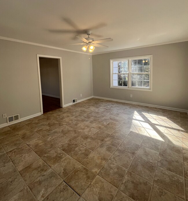 Building Photo - 551 Fountain Inn Rd