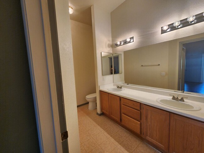 Building Photo - Cozy Condo in the Heart of Green Valley