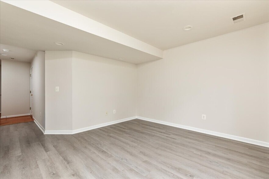 Building Photo - 251 Patriots Pl