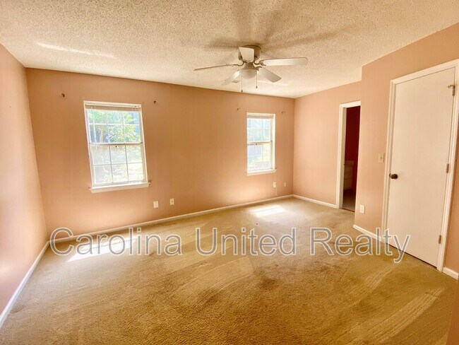 Building Photo - 3914 Aster Dr