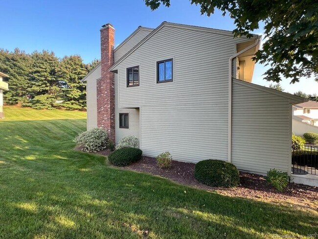 Building Photo - 1302 Summer Hill Dr