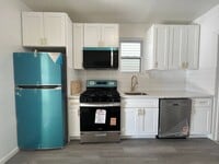 Building Photo - 681 Rhinelander Ave