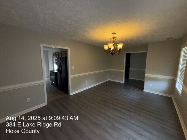 Building Photo - 384 E Lake Ridge Rd