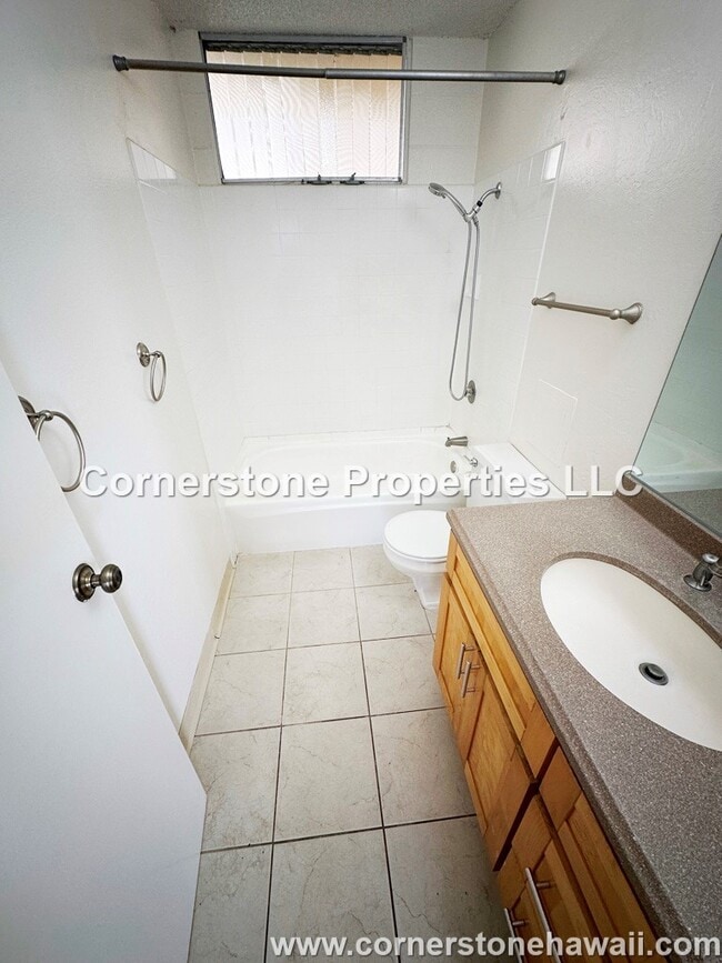 Building Photo - 95-2048-2048 Waikalani Dr