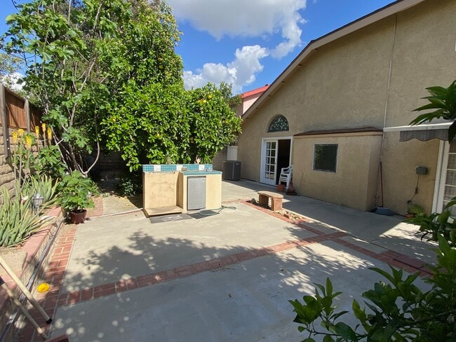 Building Photo - 20947 Hackney St