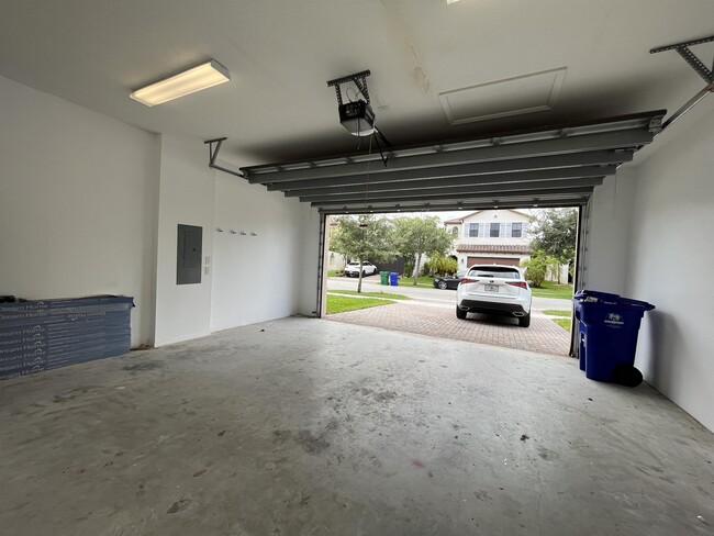 Building Photo - 9165 SW 36th Mnr