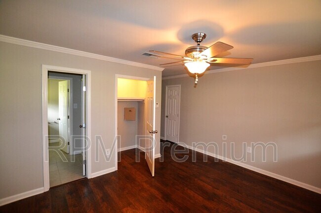 Building Photo - 3147 Little Farms Dr