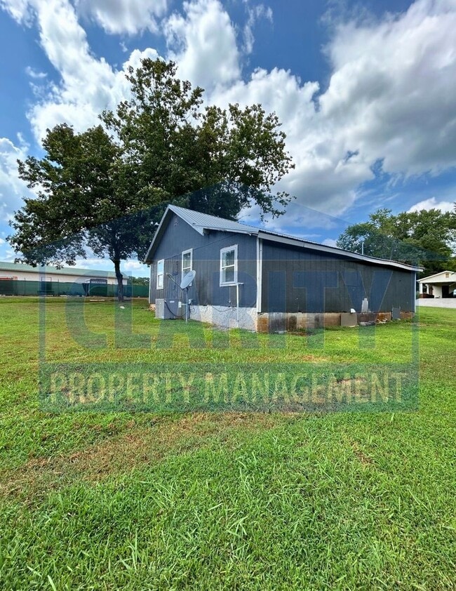 Building Photo - Four-bedroom home in Calhoun, TN!