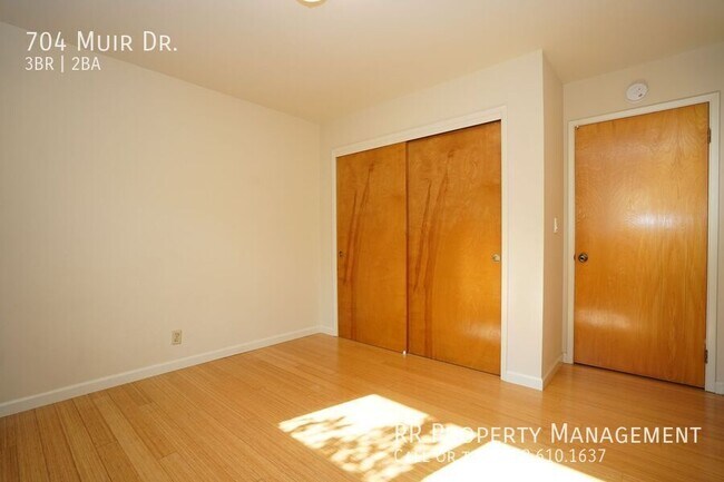 Building Photo - 704 Muir Dr