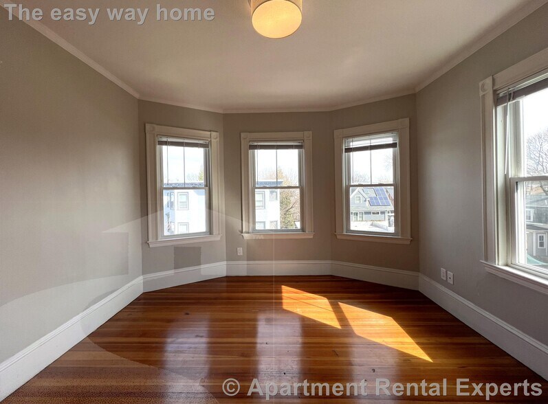 Building Photo - 107 Oxford St