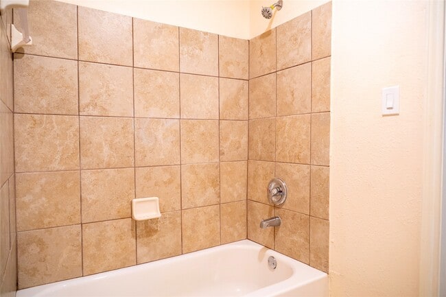 Building Photo - 505 Sikes St