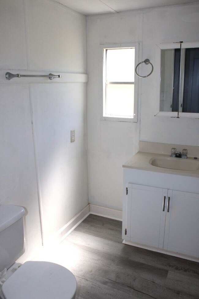 Building Photo - Peaceful Living in Havelock