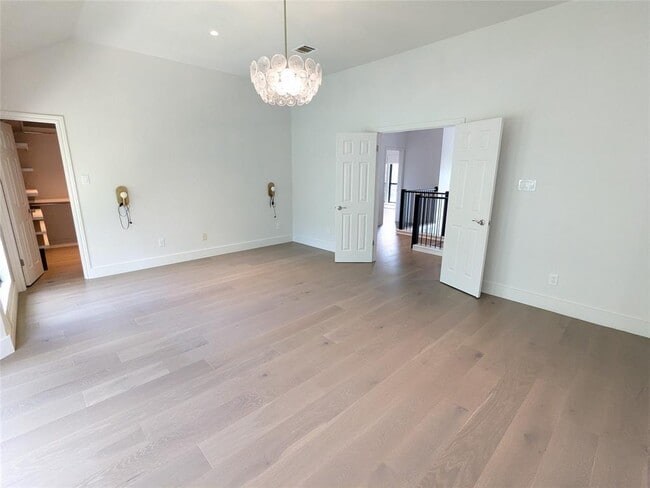 Building Photo - 9257 Scenic Bluff Dr