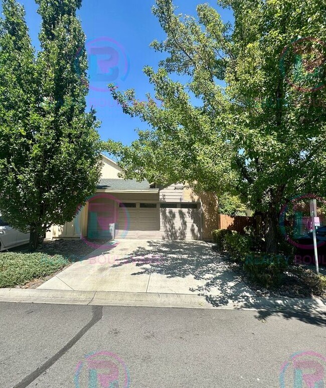 Building Photo - 3 Bedroom 2.5 Bathroom + Loft & 2 Car gara...