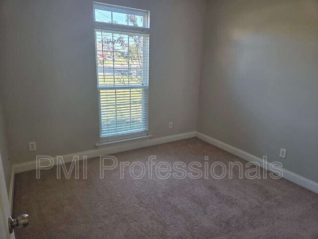 Building Photo - 1205 Cascade Falls Dr