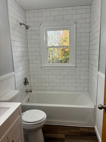 Building Photo - 208 Ricker Ave