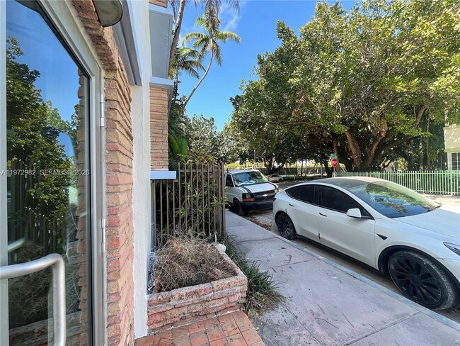 Building Photo - 742 12th St