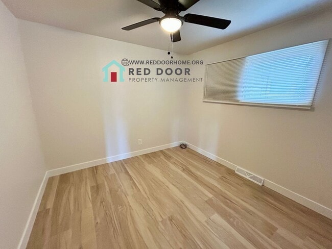 Building Photo - 216 21st Ave NW