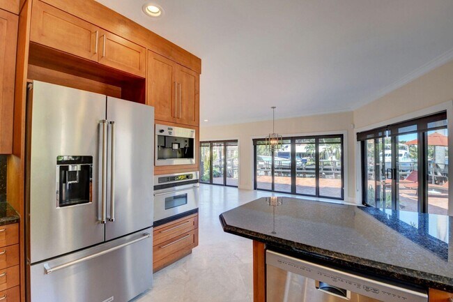 Building Photo - 1121 Bel Air Dr