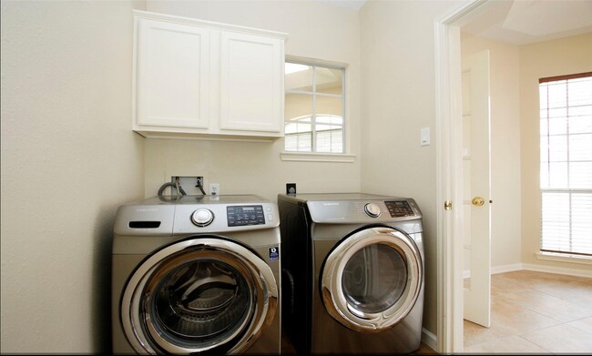 Building Photo - 15710 Cascading Brook Way